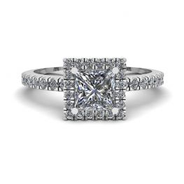 Anillo de compromiso de diamantes con halo flotante de talla princesa