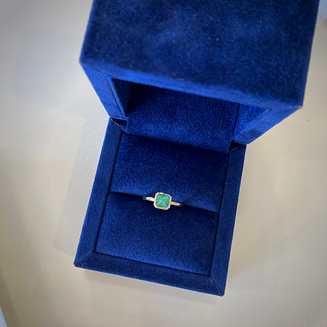 Elegante anillo de esmeralda cuadrada en oro blanco de 18 quilates - Photo 5