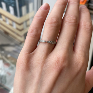 Anillo pavé estilo lazo con diamante redondo - Photo 3