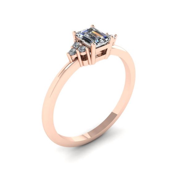 Anillo de diamantes de talla esmeralda con diamantes laterales en oro rosa,  Ampliar imagen 4