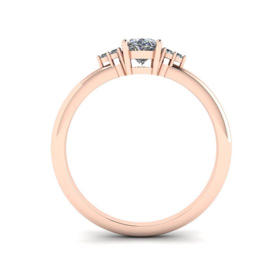 Anillo de diamantes ovalados con 3 diamantes laterales en oro rosa, More Image 0