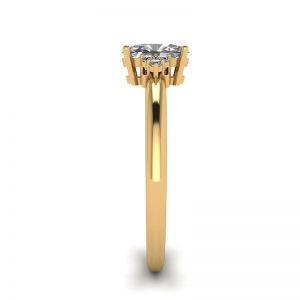 Anillo de diamantes ovalados con 3 diamantes laterales en oro amarillo - Photo 2