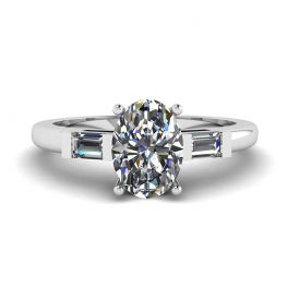 Anillo Baguettes Laterales con Diamantes Ovalados en Oro Blanco Anillo Baguettes Laterales con Diamantes Ovalados en Oro Blanco