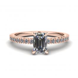 Anillo de oro rosa de 18 quilates con diamante talla esmeralda