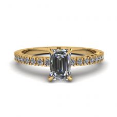 Anillo de Oro Amarillo 18K con Diamante Talla Esmeralda