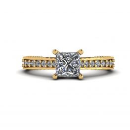 Anillo estilo oriental de diamantes princesa con pavé en oro amarillo de 18 quilates