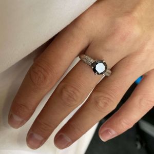 Diamante negro de 6 puntas con anillo pavé de dos colores en oro blanco - Photo 5