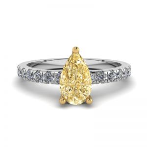 Diamante amarillo pera de 0,5 ct con anillo de pavé lateral