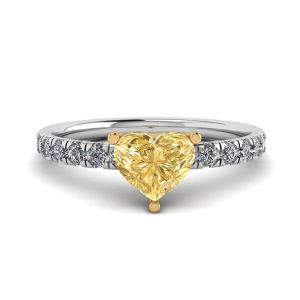Corazón de diamante amarillo de 0,5 ct con anillo de pavé lateral