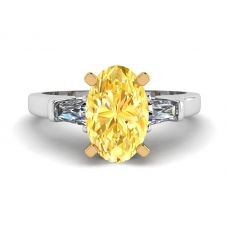 Anillo ovalado de diamantes amarillos con baguettes laterales blancos