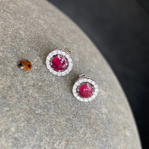 Aretes de rubí con cubierta removible de halo de diamantes - Photo 5