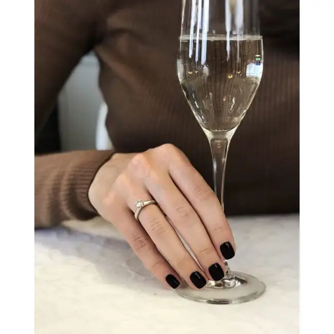 Anillo de compromiso de 6 puntas con diamantes redondos en oro blanco - Photo 5