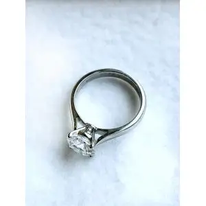 Anillo de diamantes clásico con un diamante - Photo 5