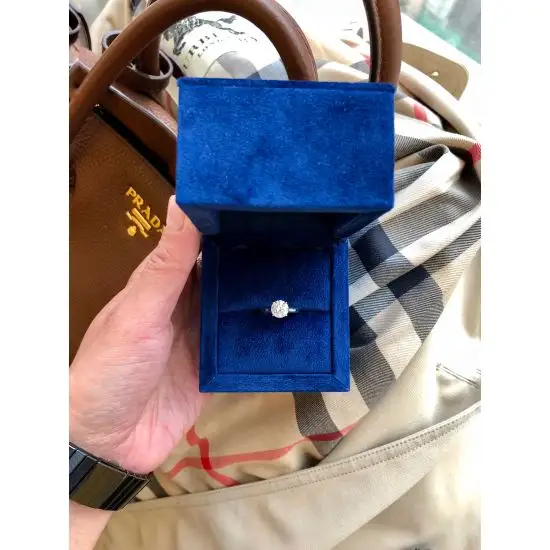 Anillo de diamantes clásico con un diamante,  Ampliar imagen 5