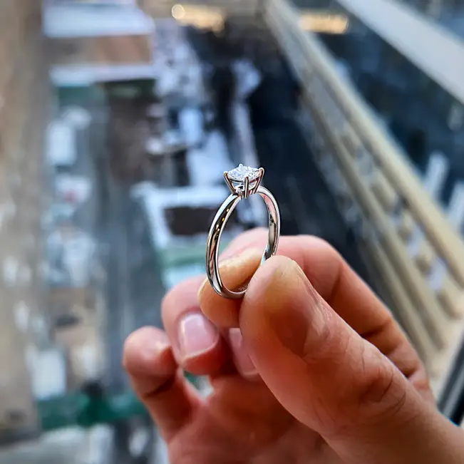 Anillo de compromiso clásico con diamantes de talla princesa - Photo 5