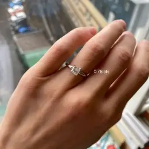 Anillo de compromiso de diamantes talla princesa - Photo 2