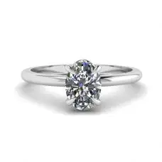 Anillo Solitario Clásico con Diamante Ovalado en Oro Blanco