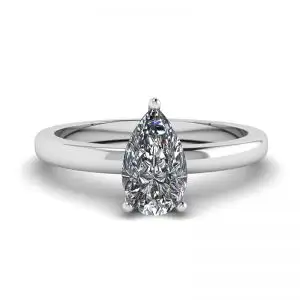 Anillo solitario clásico con diamantes y pera