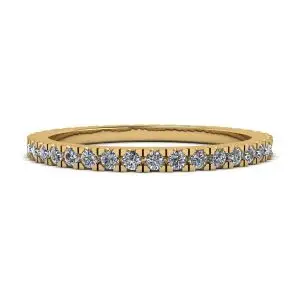 Anillo de eternidad clásico de diamantes pequeños en oro amarillo de 18 k