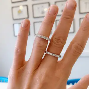 Anillo de eternidad clásico de diamantes de 3 mm - Photo 4