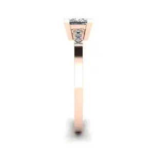 Anillo de diamantes de talla princesa con 3 diamantes laterales pequeños en oro rosa - Photo 2