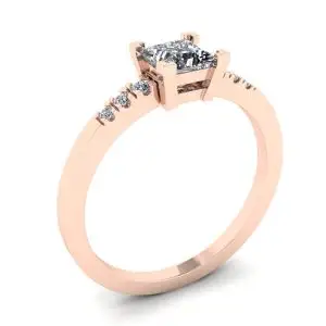 Anillo de diamantes de talla princesa con 3 diamantes laterales pequeños en oro rosa - Photo 3