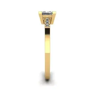 Anillo de diamantes talla princesa con 3 diamantes laterales pequeños en oro amarillo - Photo 2