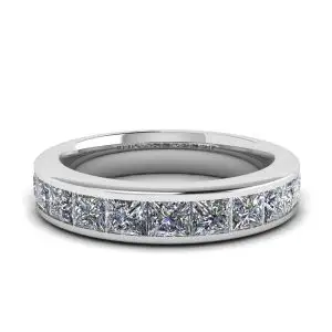 Anillo de eternidad con diamantes talla princesa en oro blanco