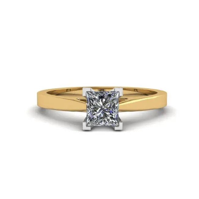 Anillo de estilo futurista con diamantes de talla princesa en oro amarillo