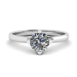 Anillo de diamantes redondos estilo punta invertida