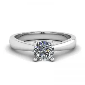 Anillo de puntas cruzadas con diamante redondo