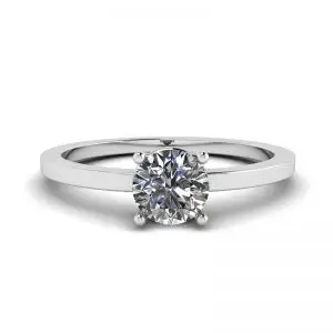 Anillo sencillo de oro blanco de 18 quilates con solitario de diamante redondo