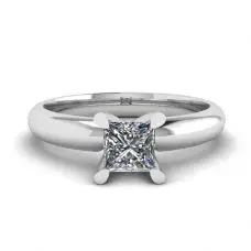 Anillo estilo V con montura clásica y diamante cuadrado