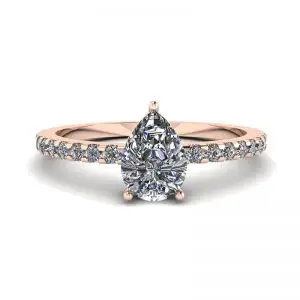 Anillo de pera con diamantes y pavé lateral en oro rosa
