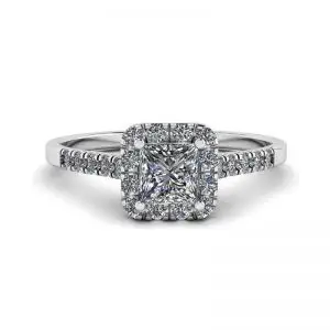Anillo de diamantes de talla princesa Halo