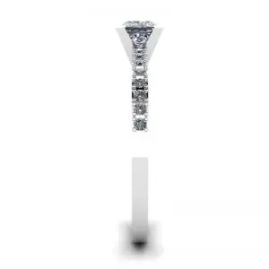 Anillo de diamantes de talla princesa en V con pavé lateral - Photo 2