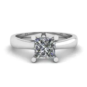 Anillo con diamante cuadrado