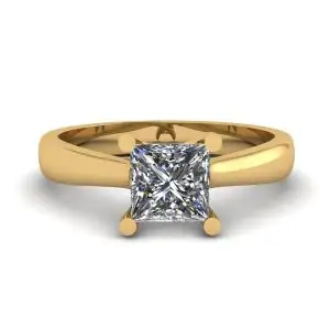 Anillo de oro amarillo de 18 quilates con diamante talla princesa