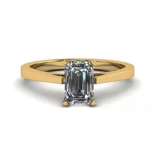 Anillo estilo futurista con diamantes de talla esmeralda en oro amarillo de 18 quilates