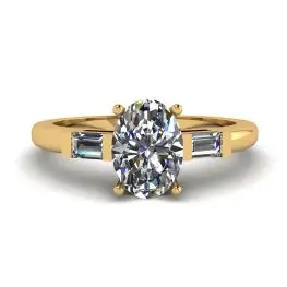 Anillo Baguettes Laterales con Diamantes Ovalados en Oro Amarillo