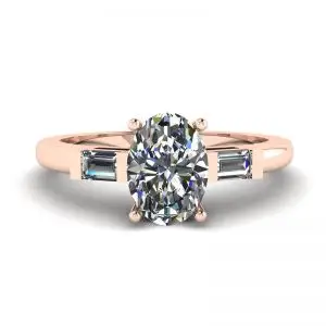 Anillo de oro rosa con diamantes laterales baguettes ovalados