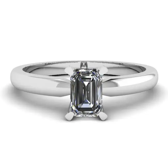 Anillo con Diamante Talla Esmeralda
