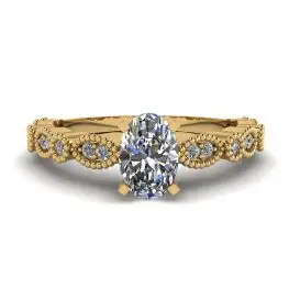 Anillo Estilo Romántico con Diamantes Ovalados en Oro Amarillo