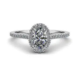 Anillo con halo de diamantes de talla ovalada