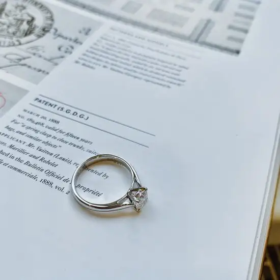 Anillo de diamantes clásico con un diamante,  Ampliar imagen 7