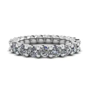 Elegante banda de diamantes con diseño de eternidad