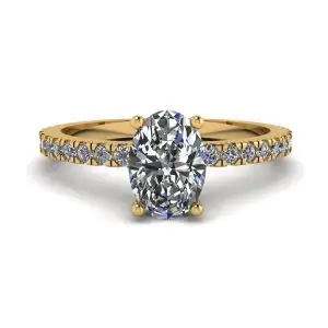 Anillo de diamantes ovalados con pavé en oro amarillo