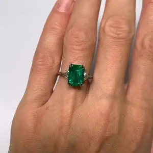 Anillo de 3,31 quilates con esmeralda y trillones de diamantes laterales - Photo 5