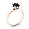 Anillo de engaste en V con diamantes negros en oro rosa, Image 4