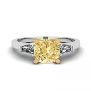 Anillo de diamante amarillo cojín con baguettes blancas